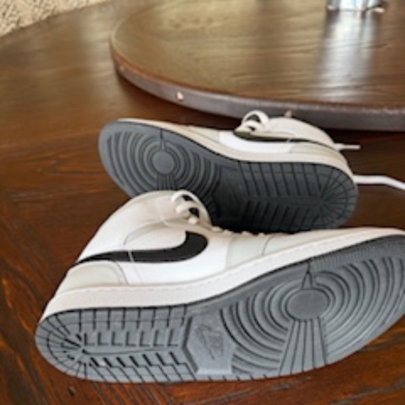 Nike Air Mid Top, Size 9.5US, gray, white, black - Picture 4 of 4